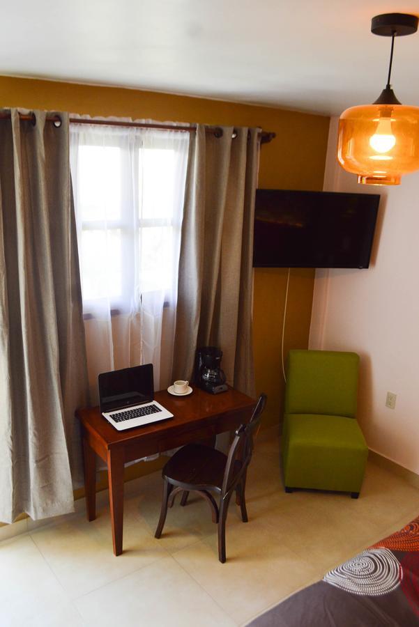 Hotel Las Candelas De กัวมานตลา ภายนอก รูปภาพ