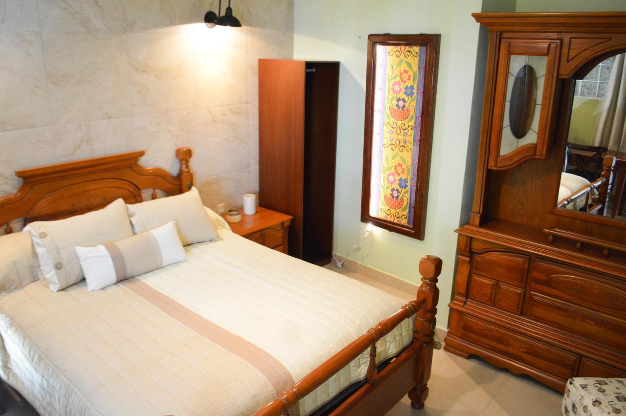 Hotel Las Candelas De กัวมานตลา ภายนอก รูปภาพ