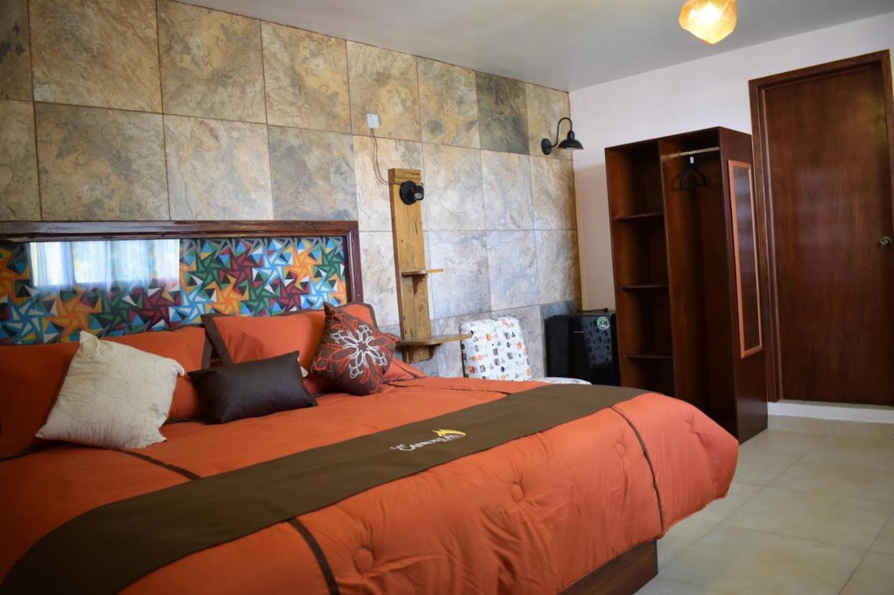 Hotel Las Candelas De กัวมานตลา ภายนอก รูปภาพ