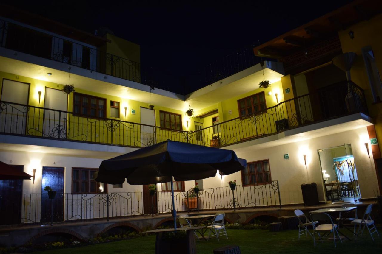 Hotel Las Candelas De กัวมานตลา ภายนอก รูปภาพ